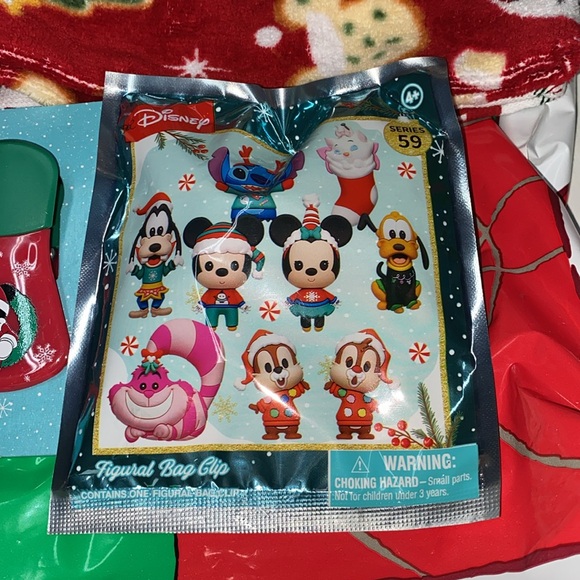 Disney Holiday Baking Spirits Bright Plate, hand towels and more - Picture 4 of 5